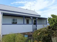 Cosy 3 bedroom cottage in the centre of Kingscote Hotels in Kingscote