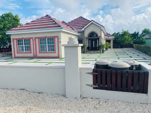 Cayman Imperial Suite-Close to Beaches, Restaurants, Bus-stops & Stores
