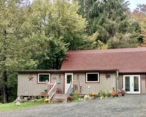 Roscoe Cottage Pet Friendly Hotels in Fremont