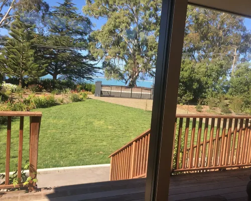 Self contained unit. By the beach and golf course  only 2.2 kms to town centre Hotels in Motueka
