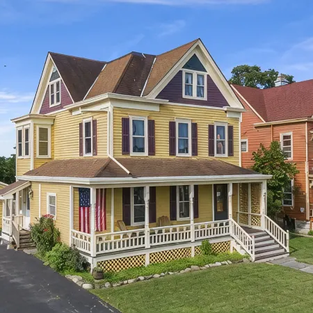 Spacious Victorian in the heart of Catskill Village - Close to All Отели в г. Катскилл