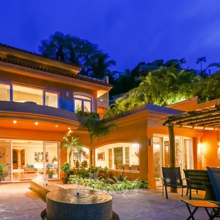 Casa Caleta - Luxurious Toes-in-The-Sand 6-Bedroom - with Chef - Bespoke Villa!