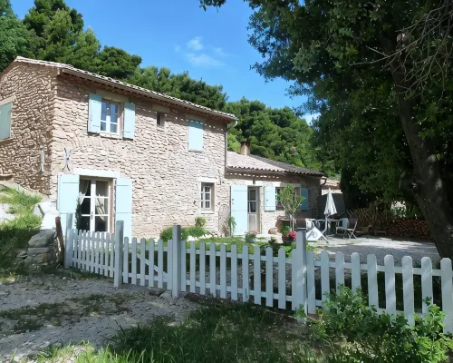 Charming 3 CH house in the countryside. Panoramic view of the Ventoux Hotels in Bedoin
