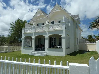 Romantic Oceanfront Villa near Crane Resort    Lovebirds Special โรงแรมใน