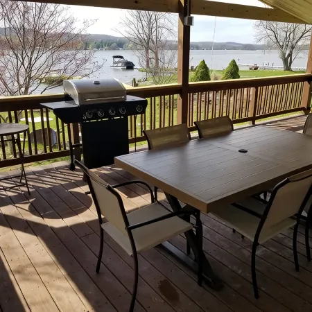 Book for summer fun at Eagles Cove on Lamoka !! Lake steps away Отели в г. Тайрон