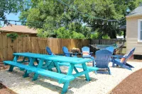 Beachy Bungalow for Family Fun!  Walk to local Beach! - Wifi