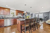 3BR1.5BA Retreat - Near Airport - Homestays