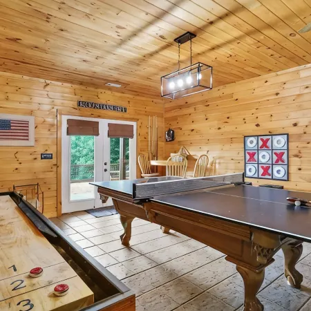 COZY LANE CABIN /Sleeps 8 /Mountain View/Hot Tub/ Game Room / Fire place/
