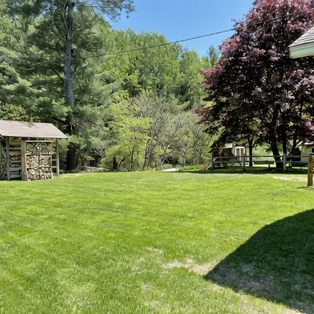 Spacious, three bedroom cottage on beautiful Lake Metonga. Hotels in Forest County