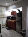 2 BEDROOM 3RD FLOOR RENOVATED W/KITCHEN - 3 MINUTES TO SUBWAY - 방갈로