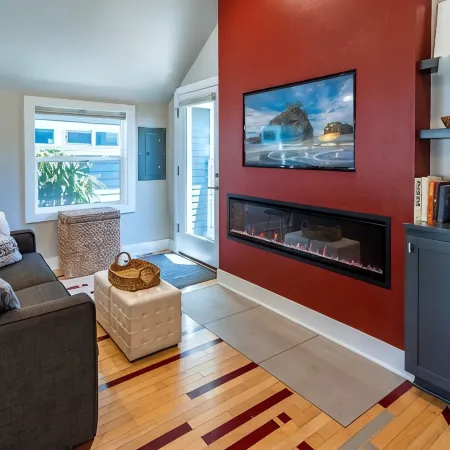 Courtside Cottage - WalkScore 93 - Dog Friendly