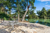 Modern Farmhouse on the Guadalupe River in Seguin, TX! - Wi-Fi