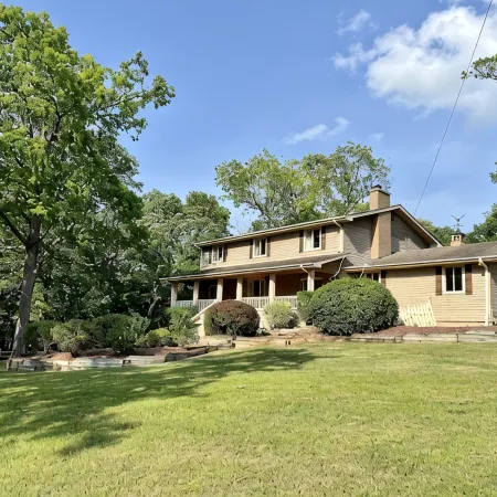 Guest House w/ Pool and Hot Tub! 10min away from Lake Norfork!
