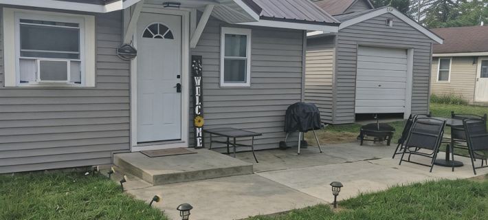 200 Ft. from the Lake! Includes kayak & 4 man Paddle Boat-Long term avail. Hotele w: Roscommon County
