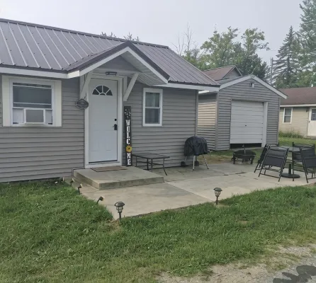 200 Ft. from the Lake! Includes kayak & 4 man Paddle Boat-Long term avail.