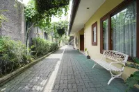 Urbanview Hotel Syariah Griya Asri Patran near Tugu Station