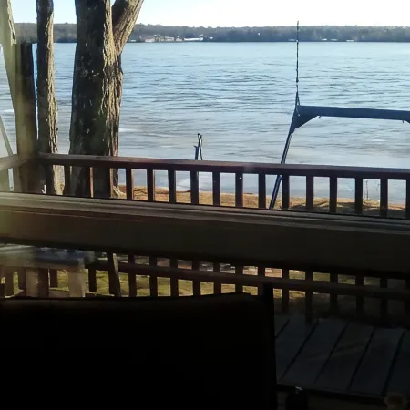 Perfect for summer right on twin lake 4 bedroom 2 full bath home Hotels in Conover