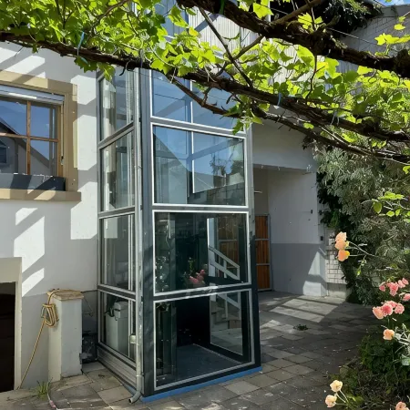 Stylish apartment with large terrace, air conditioning and parking space
