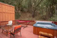 Forest Dream Retreat: A-Frame Cabin/Hot Tub/Games