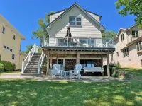 Pewaukee Lakefront Retreat: Pontoon+Jet Ski Available: Private Pier: Sleeps 8 피워키 호텔