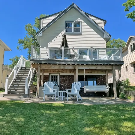 Pewaukee Lakefront Retreat: Pontoon+Jet Ski Available: Private Pier: Sleeps 8