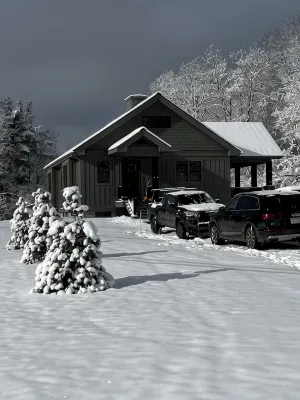 The Mission House- Located in the Finger Lakes. Hike & Bird Watch. EV Charger.