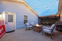 Spacious 3Bd Home~10Min IU Baseball~2 K Beds~Huge Kitchen~Fire Pit+Ping Pong