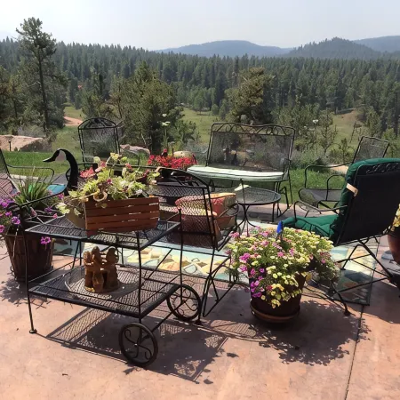 Forest Estate Guest Quarters-Seclusion- Just Minutes from Town
