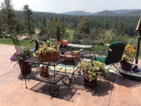 Forest Estate Guest Quarters-Seclusion- Just Minutes from Town - 4-Star