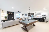 New Remodel/5 Rooms/3Full bathrooms/6TVs/3Kings3Queens/Baby/Dog friendly - 3 stjerner