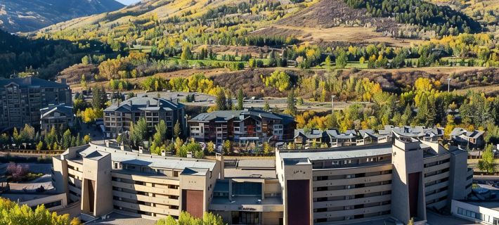 Steps from Riverfront Gondola, Modern Cozy Condo, Free Underground Parking Hotels in Avon