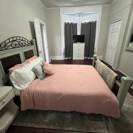 Cozy Downstairs Apartment