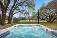 Hot Tub, Park, Lake Access Prime Location!! - 무료 와이파이