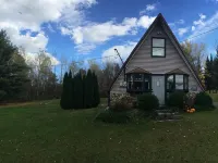 A-framed Adirondack cottage near Great Sacandaga Lake フルトンのホテル