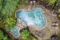 Luxury Riverfront Estate - Pool, Spa, Tennis, & Pond - baignoire