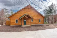 Cozy log cabin with Lakefront and Private Dock