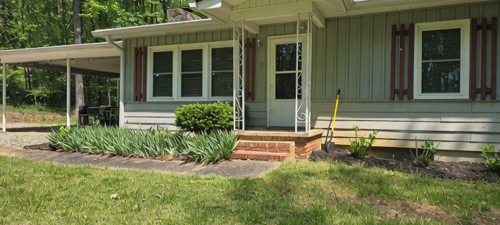 Downtown Helen House on 4 acres adjoining Unicoi State Park. Hikers Paradise!!! Hotels in White County