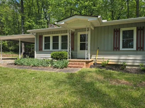 Downtown Helen House on 4 acres adjoining Unicoi State Park. Hikers Paradise!!!