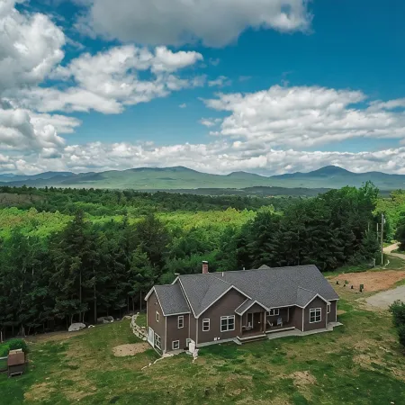 R&R White Mountain Retreat, Hillside with Extraordinary Views!