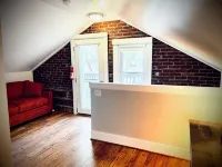 Helen's House-3 bed, 2 bath bungalow 3 blocks from Main Street!!!