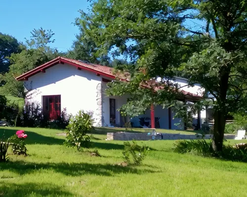 Charming gîte with Swimming Pool and Mountain Views in the Heart of the Basque Country Hôtels à : Ossès