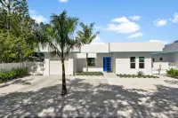 SKY BLUE Sarasota. Pool Home. Build 2023. Option for up 18 guests - 4-Star