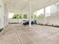 LG Hotel Jember by Callirooms Hoteles en Jember