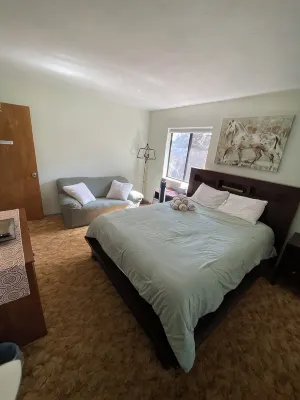 Family Cabin with Views, Fireplace & Deck - Near Hiking, Off Roading - Sleeps 14 - WiFi