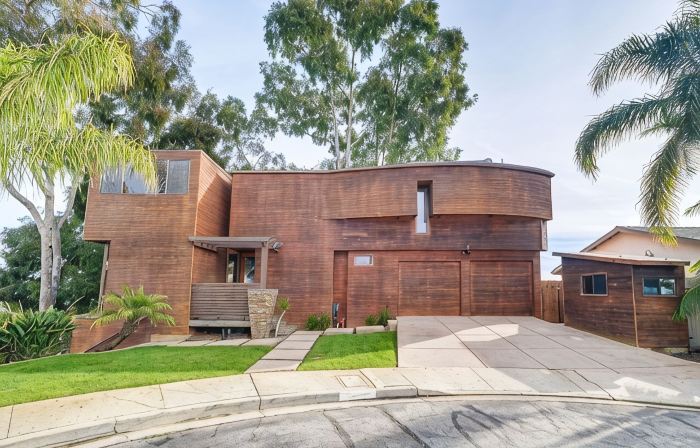 Stunning Del Mar Home w/ Deck - 1 Mile to Beach
