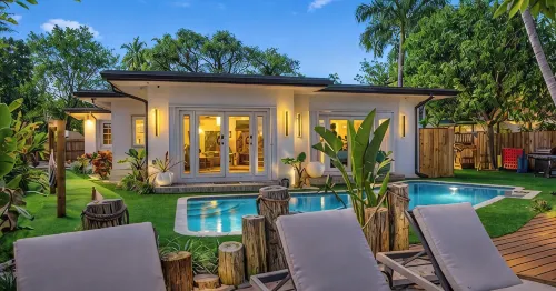 Lakefront Lux Home • Pool_BBQ • Game Room & Kayak - Kitchens