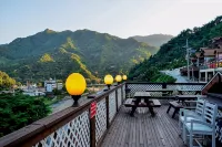 Gurye Solbachi Boineun Punggyeong Pension