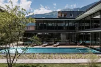 Zelloon Boutique Hotel - Pools