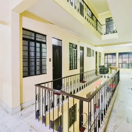Hotel Vashistha