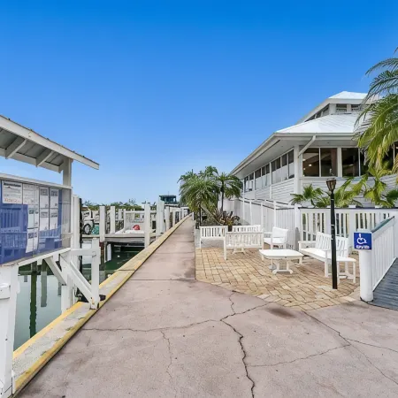 Manatee Harbor: Marina, Heated Pool-Spa, Island Ferry with Private Beach Access!